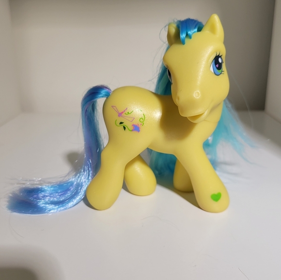My Little Pony - Meadowbrook - MLP Dragonfly Cutie Mark Yellow Blue Hair - Picture 1 of 3